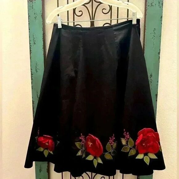 PERSAMAN NEW YORK Embroidered Accent Skirt Size: 8 - Picture 7 of 9